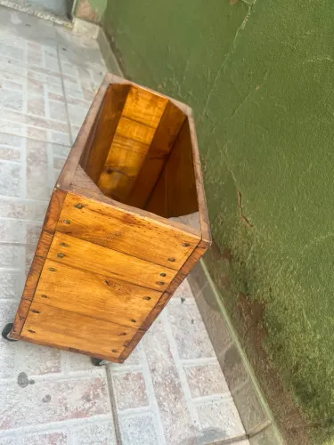 Caixote organizador com rodinhas 