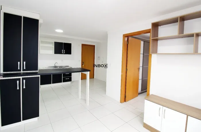 INBOX CIA IMOBILIÁRIA ALUGA - Apartamento semi-mobiliado próximo a rodoviária.
