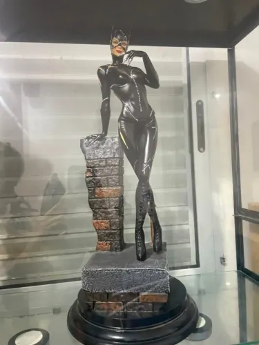 mulher gato Batman return 1992, em 3d em resina e plástico na escala 1/4