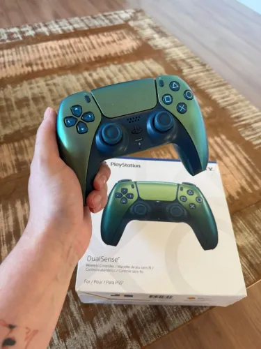 Controle DualSense verde para PS5 na caixa