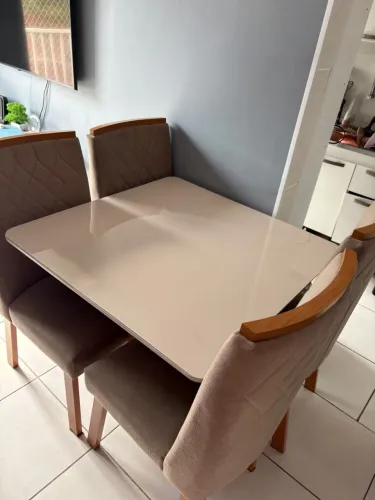 Mesa de Jantar com 4 Cadeiras - Tampo de Vidro - Excelente Estado