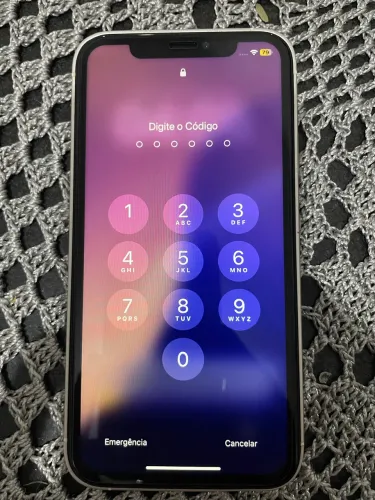 iPhone XR na carcaça do 16
