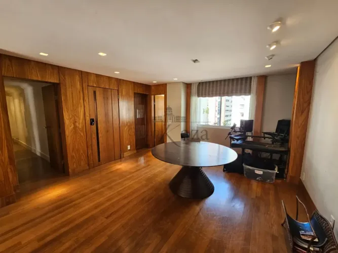 Apartamento - Jardins - 3 Dormitórios - 163m².