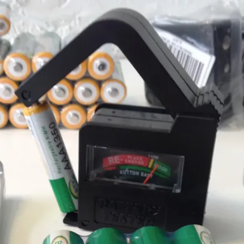 Rf113 Testador voltímetro para pilhas baterias AA AAA e 9V teste recarregável
