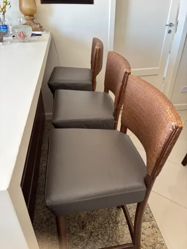 3 BANQUETAS DE JUNCO ESTOFADAS