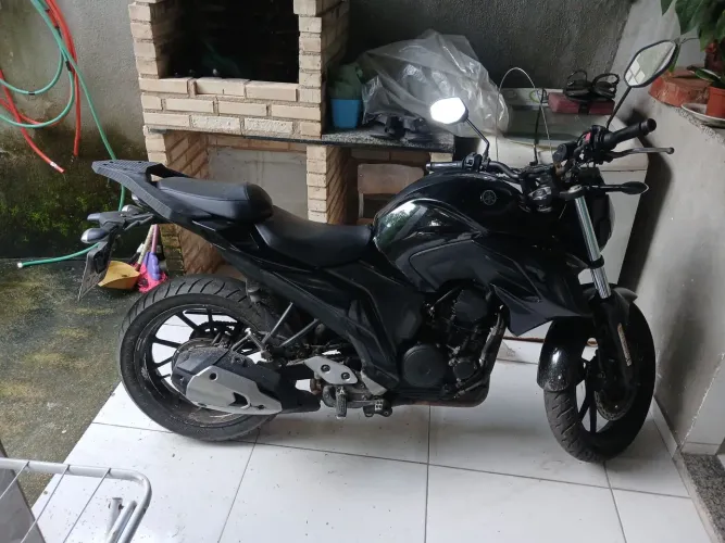 Vendo moto Fz25 ano 2019 em dia no meu nome