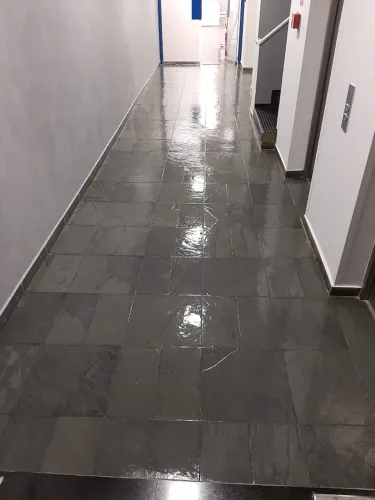 SERVIÇO DE LAVAGEM TÉCNICA, TRATAMENTO DE PISO FRIO E LIMPEZA PÓS OBRAS
