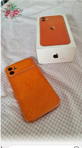 Vendo iPhone 11 vai com a caixa .128gigas