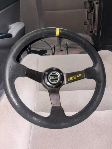 Volante esportivo com cubo fixo