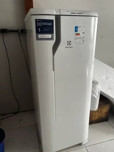 Geladeira Electrolux 240 L - 6 meses de uso