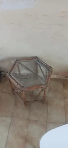 Mesinha de bambu com vidro