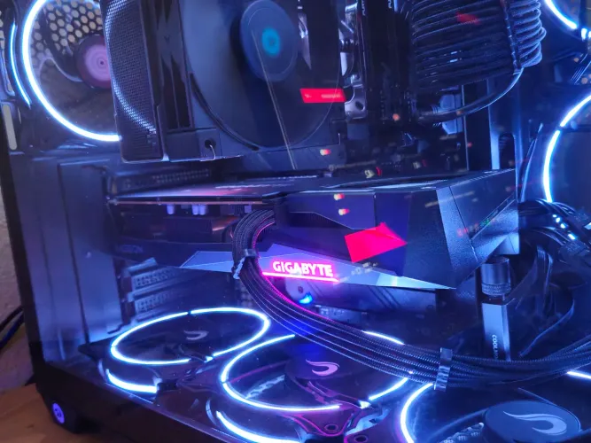 RX 7600 OC (3 FANS) GIGABYTE