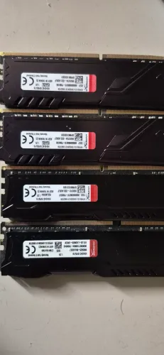 Vendo 4 memorias DDR 4 hipex 16Gb kingston