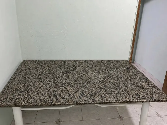 ? VENDO PEDRA DE GRANITO PARA MESA