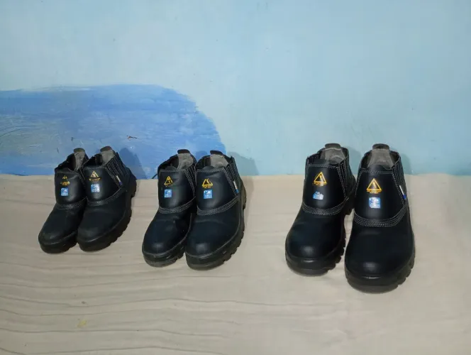 Botas de segurança 30 reais cada par