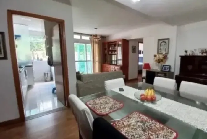 Apartamento à venda em Petrópolis-RJ no bairro Coronel Veiga: 2 quartos, 1 suíte, 2 salas,