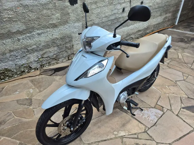 HONDA BIZ EX 125 2025/2025, BRANCA PEROLIZADA, ÚNICO DONO, 3.938 KM