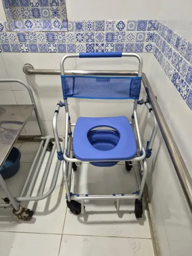 Cadeira Higiênica com Rodas
