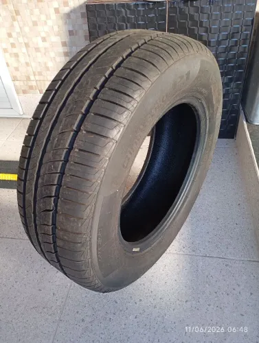 Vendo pneu Pirelli 205/65R15 P1cinturato.