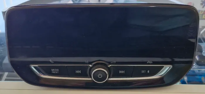 Rádio central multimidia Clarion RU-9758