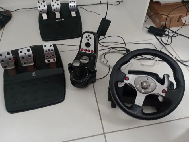 Volante Logitech g25 com câmbio