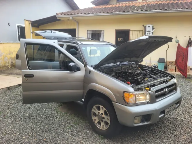 Nissan Pathfinder SE 3.3 V6 12V 2001