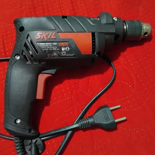 Furadeira Skil ( 570 W )