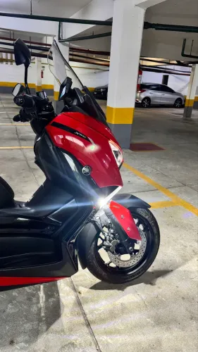Xmax 250 com acessórios