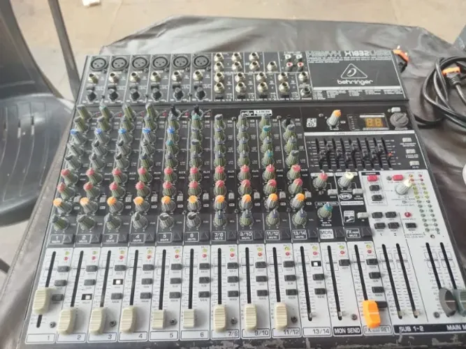 Mesa de som Xenix Behringer 18 canais