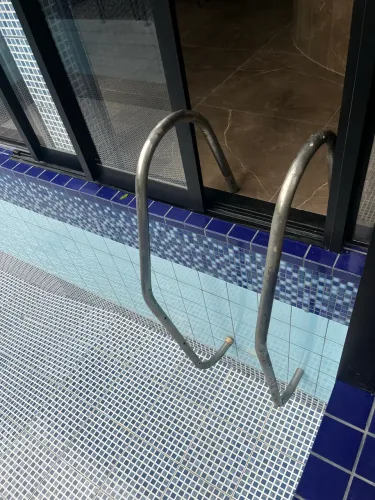 Escada para piscina, laterais