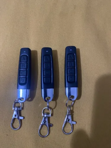Vendo 3 controles remotos para portão