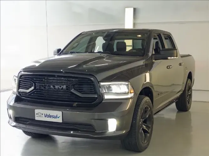 Ram Classic Laramie Night Edition 5.7 V8 16V Gasolina 4X4 Aut. 2023