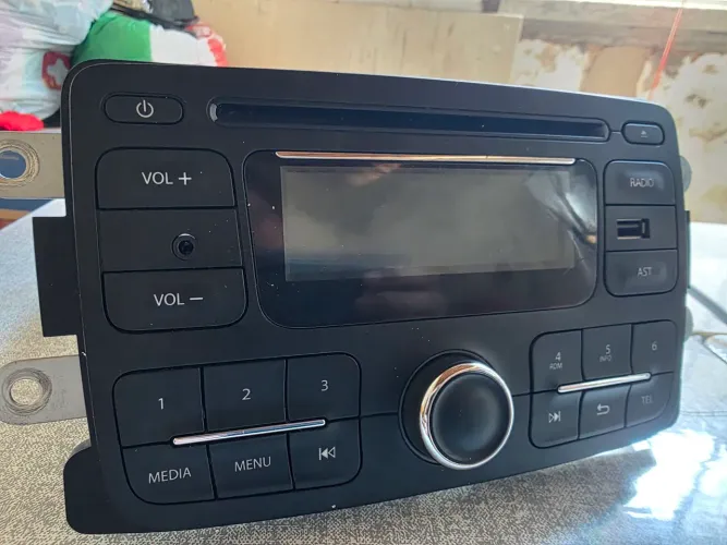RADIO AUTOMOTIVO ORIGINAL DUSTER E ACABAMENTO