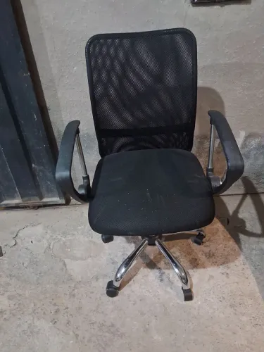 Vendo cadeira de escritório por 120 reais entrego