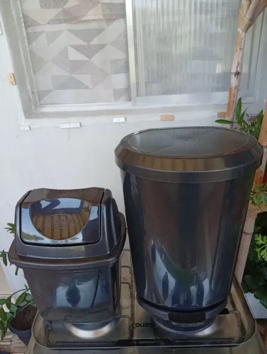 2 lixeiras (Novas) // Retirar no Recreio ou por envios.