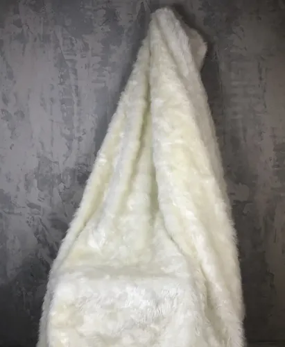 tapete de pelúcia branca de cerdas altas