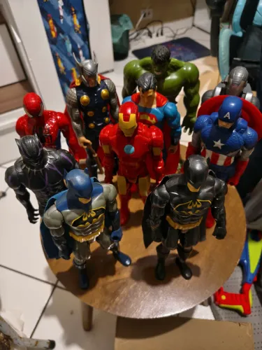 Bonecos Marvel e Dc