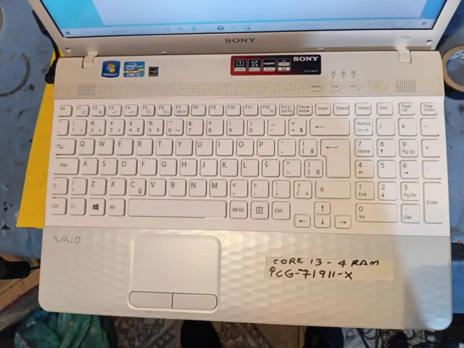 Notebook sonyvaio corei3-4giga de mem 15.6 w10