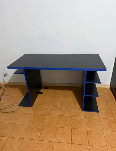 Mesa para Computador/Escritório com Nichos Laterais - Preta
