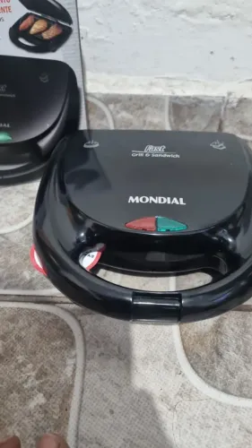 Sanduicheira Mondial nova