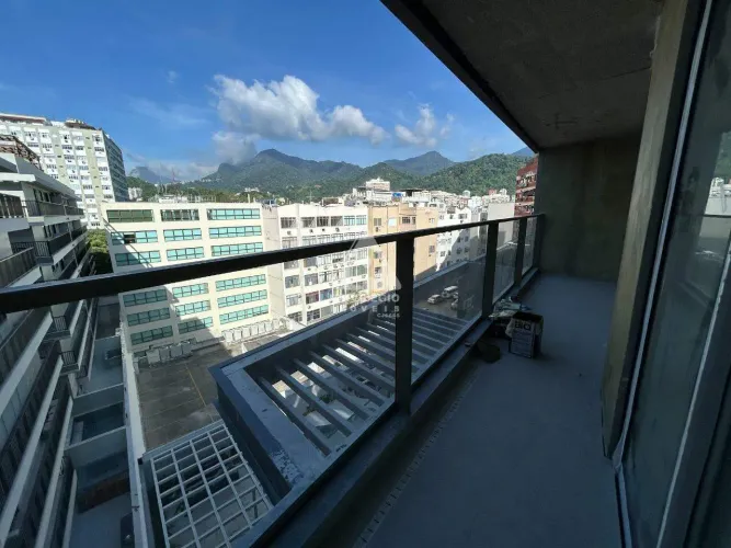 Cobertura Duplex no Leblon: 2 Suítes, Piscina e Vista para o Cristo