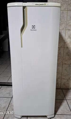 Vendo Geladeira Electrolux 110V 