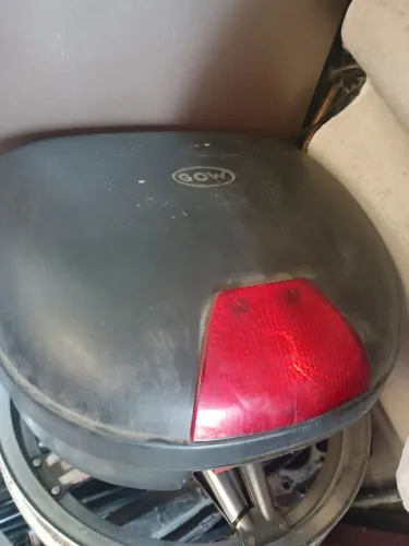 Baú GOW para Moto Usado - Venda no Estado - Pode Conter Defeitos