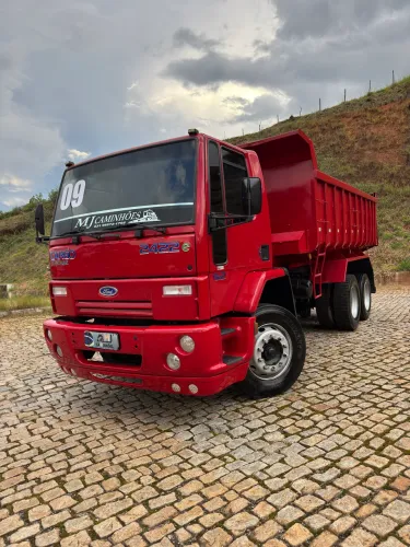 Ford Cargo 2422 na Caçamba ano 2009