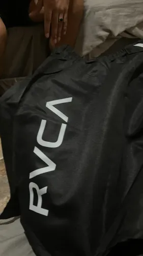 VENDO SHORT NOGI RVCA E KINGZ