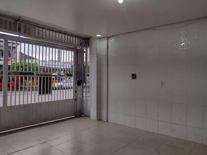 Sobrado 3 pavimentos 3 Dormitórios sendo 1 suíte na Marambaia