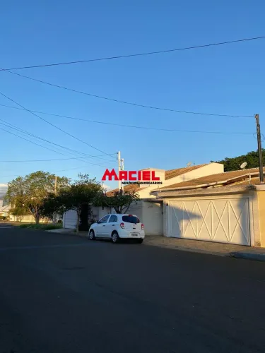 CASA COM CARA DE CASA!!! COM BANHEIRA NA SUÍTE