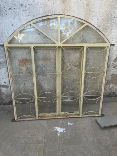 Porta e janela de ferro