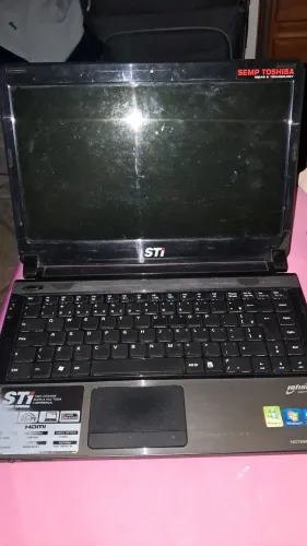 Vende se notebook com defeito