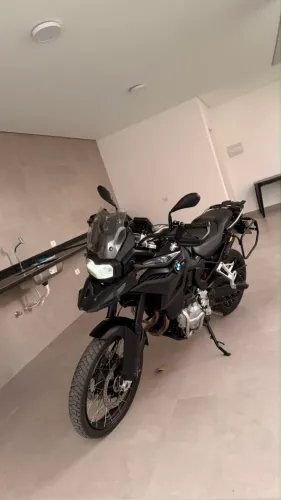 BMW F850 vendo ou troco 